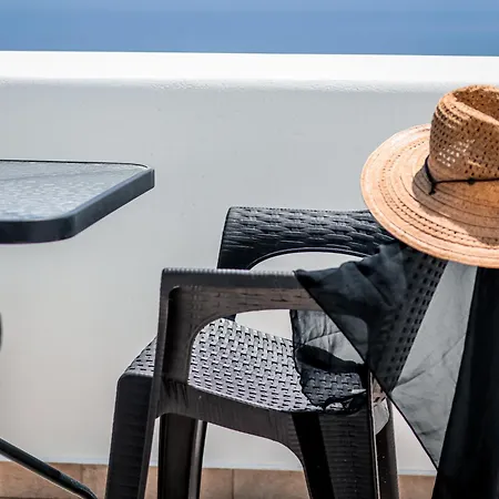 Xaravgi Fira (Santorini)