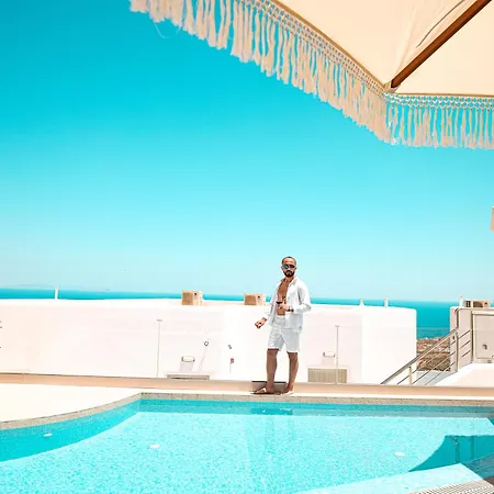 Hotel Xaravgi Fira (Santorini)