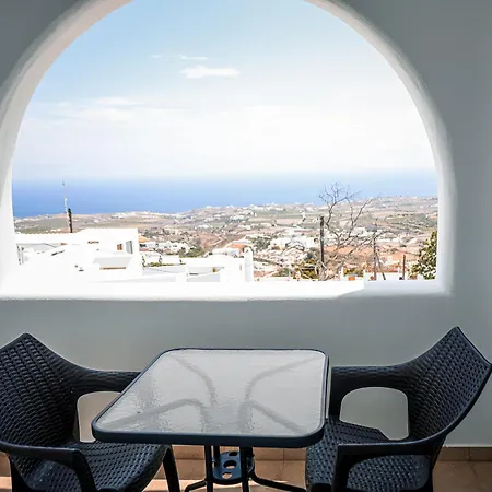 Xaravgi * Fira (Santorini)