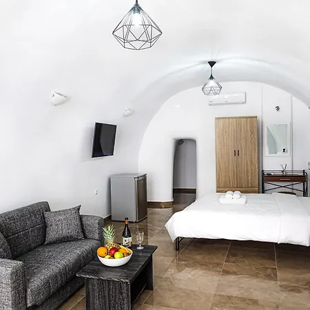 Xaravgi * Fira (Santorini)