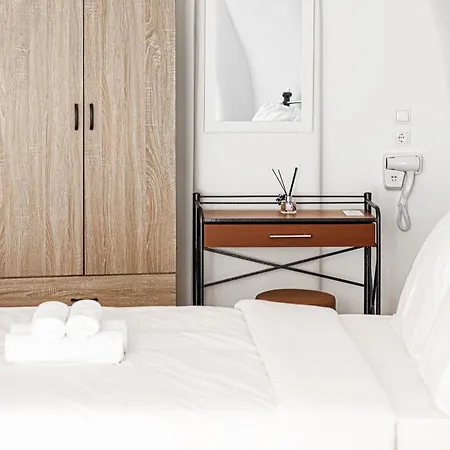 Xaravgi Fira (Santorini)