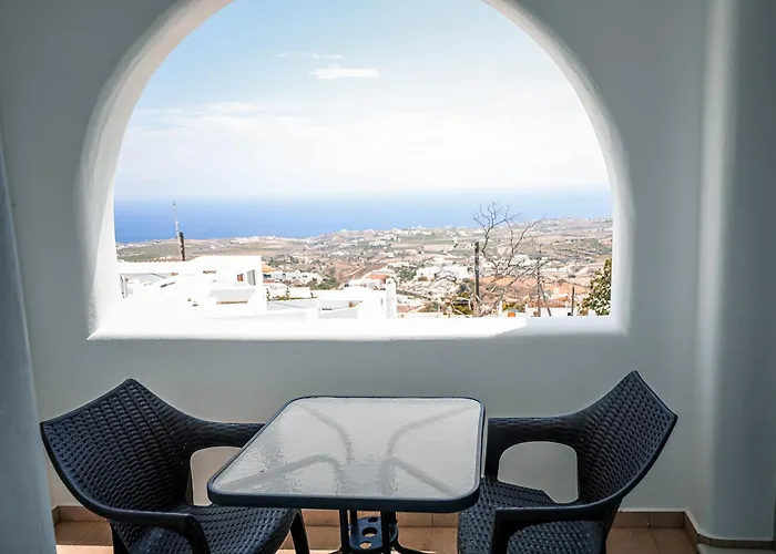 Xaravgi * Fira (Santorini)