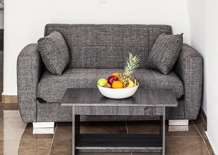 Xaravgi * Fira (Santorini)