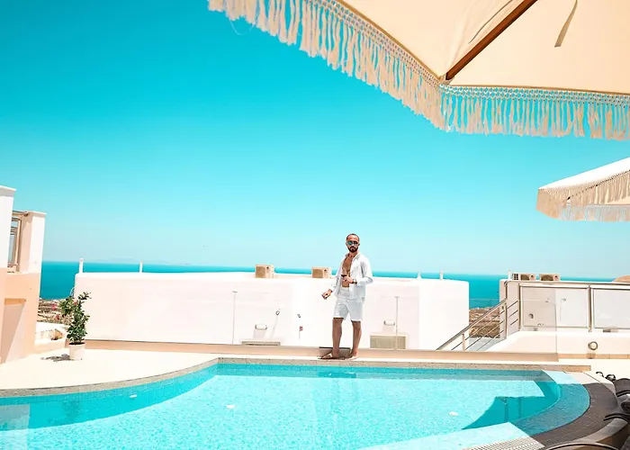 Hotel Xaravgi Fira (Santorini)