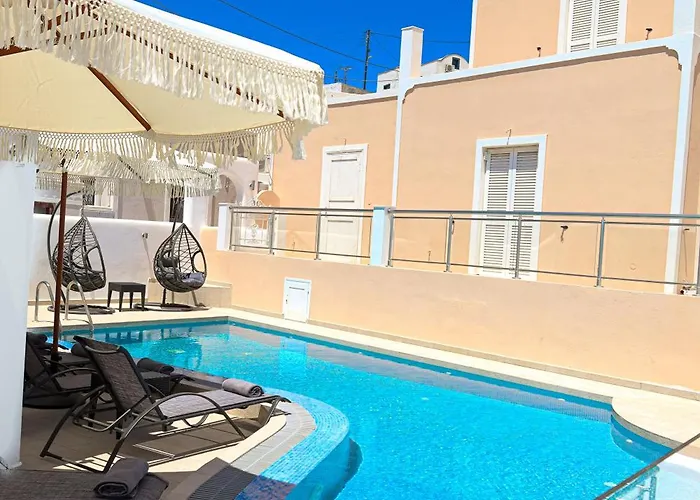 Xaravgi Fira (Santorini)