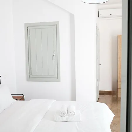 Hotel Xaravgi Fira (Santorini)