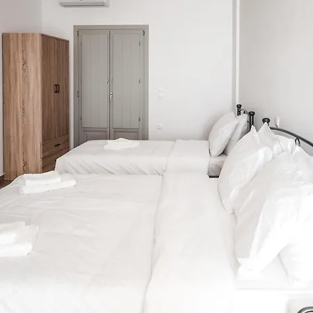 Xaravgi Fira (Santorini)