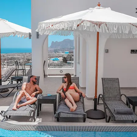 Xaravgi Fira (Santorini)