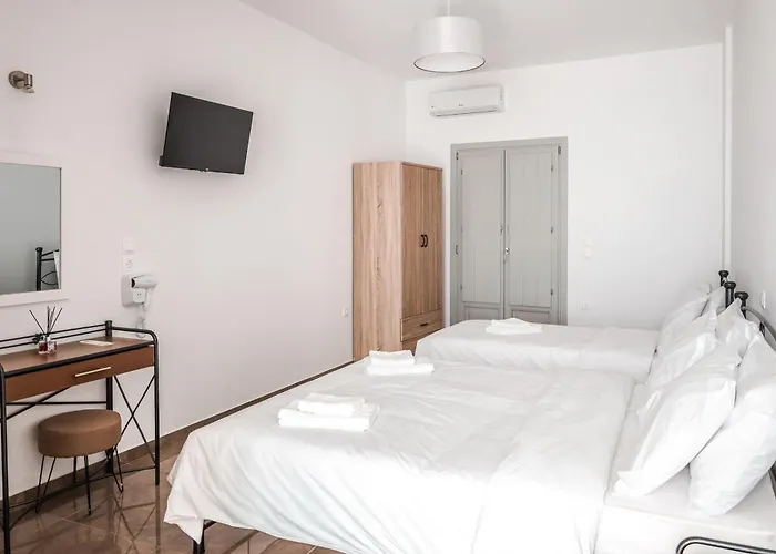 Hotel Xaravgi Fira (Santorini)