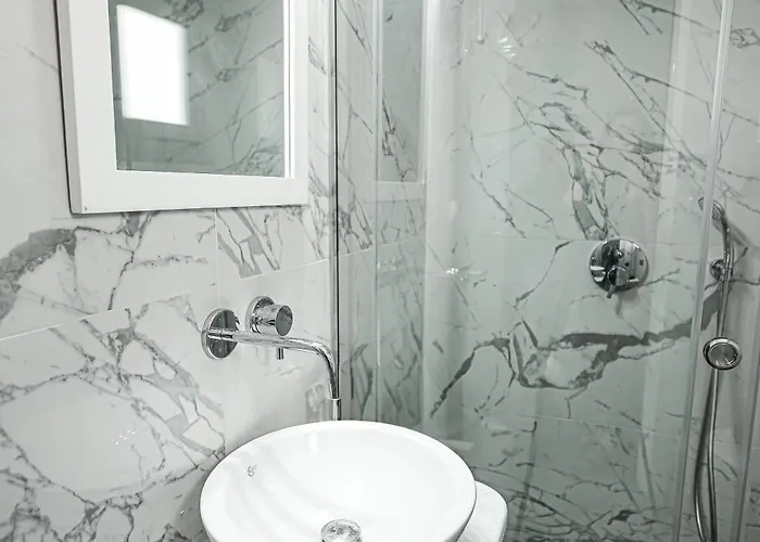 Xaravgi * Fira (Santorini)