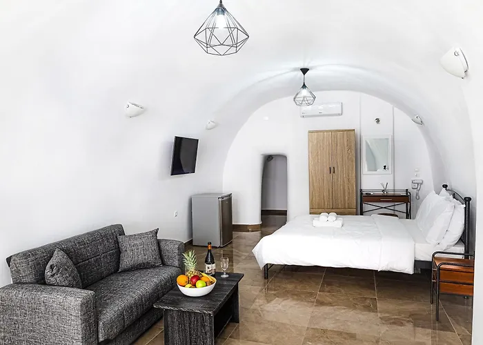 Xaravgi * Fira (Santorini)